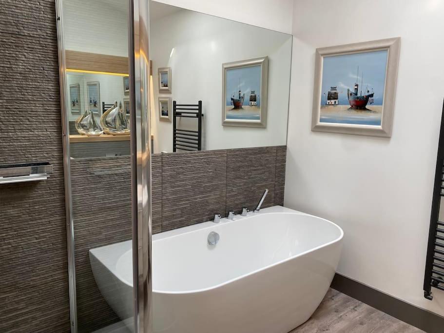 Mayflower, Luxury Norfolk Retreat - Brancaster, Sleeps 4 -12 Buitenkant foto